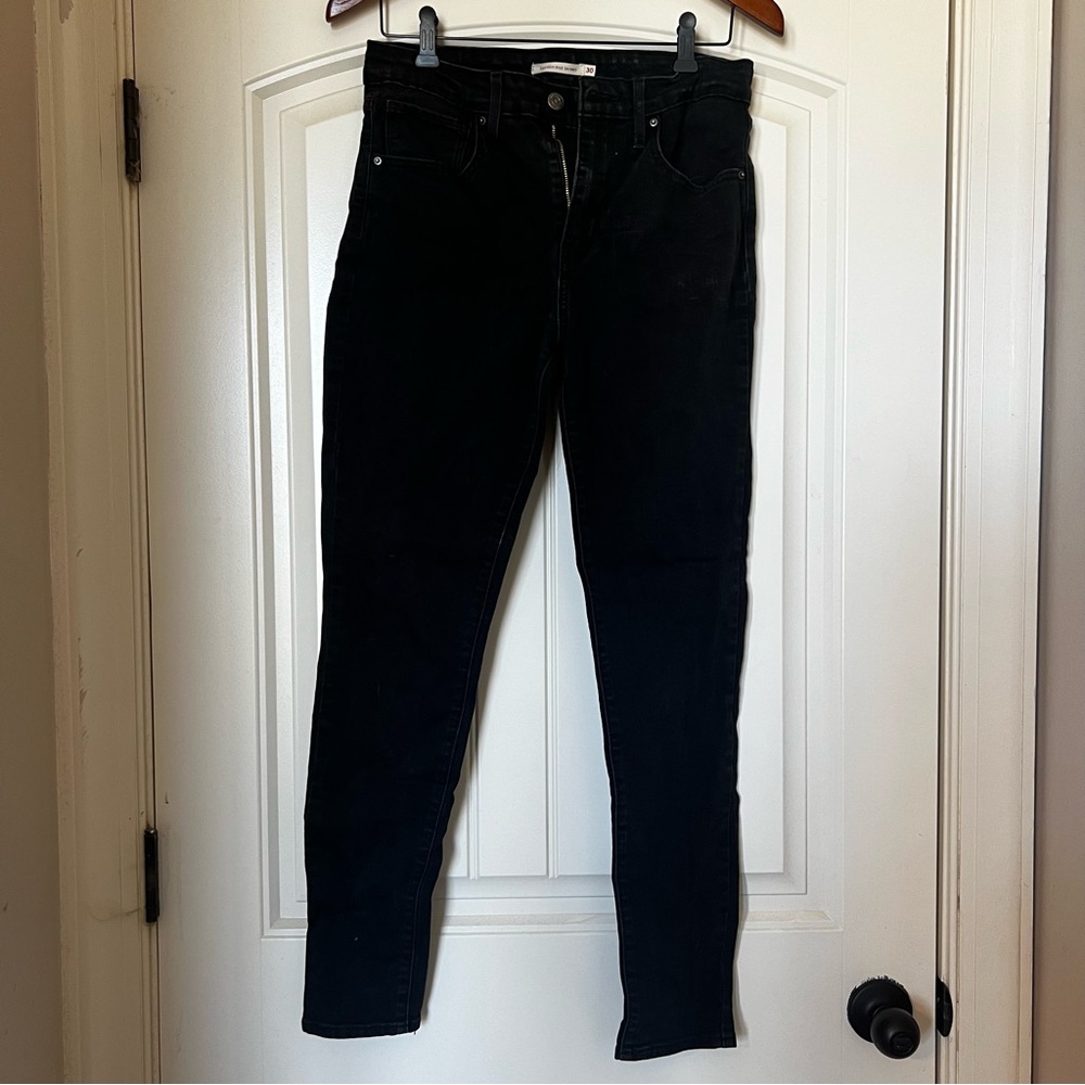Levi black denim high rise skinny jean size 30